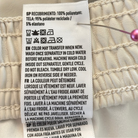 American Eagle Faux Leather Cream Elastic High Waisted Cargo Pants Size 8 Long - Picture 12 of 15